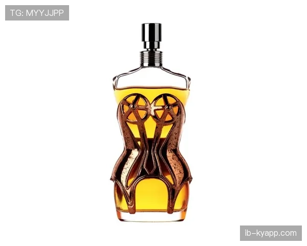 柳雅慧家里的香水瓶比我俩月工资都贵，这生活我真顶不住啊